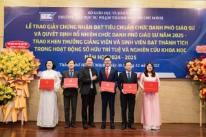 Trường Đại học Sư phạm TPHCM bổ nhiệm 5 tân Phó Giáo sư. Ảnh: HCMUE.