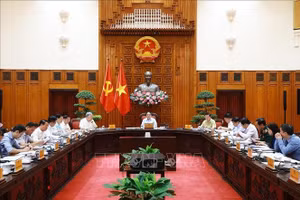 Thủ tướng Phạm Minh Chính chủ trì họp Thường trực Chính phủ với các bộ, ngành và Đoàn đàm phán Chính phủ về các vấn đề thương mại với Hoa Kỳ. Ảnh: Dương Giang/TTXVN