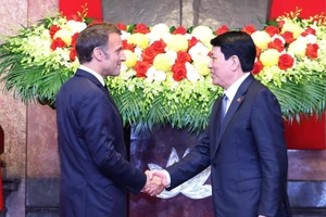 Chủ tịch nước Lương Cường và Tổng thống Pháp Emmanuel Macron tại buổi gặp gỡ báo chí. Ảnh: Lâm Khánh/TTXVN.