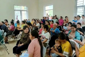 Một buổi truyền thông chính sách dân số cho người dân. Ảnh: Tô Hà.