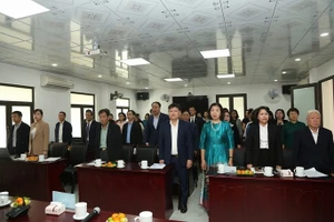 Đại hội thực hiện nghi thức chào cờ. Ảnh Nguyễn Hùng