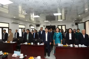 Đại hội thực hiện nghi thức chào cờ. Ảnh Nguyễn Hùng