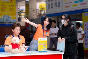 Sinh viên Trường Đại học Công nghệ TPHCM nhập học năm 2025. Ảnh: HUTECH.