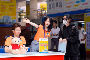 Sinh viên Trường Đại học Công nghệ TPHCM nhập học năm 2025. Ảnh: HUTECH. 