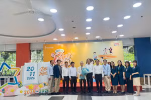 Thứ trưởng Thường trực Bộ GD&ĐT Phạm Ngọc Thưởng chúc mừng các thầy cô giáo nhân ngày 20/11.