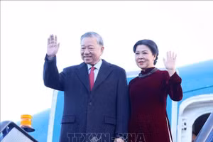 Tổng Bí thư Tô Lâm và Phu nhân đến London, bắt đầu chuyến thăm chính thức Liên hiệp Vương quốc Anh và Bắc Ireland. Ảnh: Thống Nhất/TTXVN