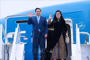 Thủ tướng Phạm Minh Chính và Phu nhân đến sân bay Tallinn, thủ đô Tallinn, bắt đầu chuyến thăm chính thức Cộng hòa Estonia. Ảnh: Dương Giang/TTXVN