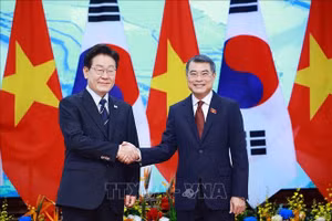 Thủ tướng Lê Minh Hưng hội kiến Tổng thống Hàn Quốc Lee Jae Myung. Ảnh: Dương Giang/TTXVN