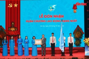 Tổng Bí thư Tô Lâm trao Huân chương Lao động Hạng Nhất cho Trung ương Hội Liên hiệp Phụ nữ Việt Nam