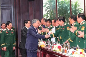 Tổng Bí thư Tô Lâm và Chủ tịch nước Lương Cường với các đại biểu tại đại hội. Ảnh: Trọng Đức/TTXVN