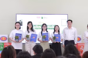 Ban chủ nhiệm Câu lạc bộ Sinh viên Phát triển bền vững của Trường Đại học Khoa học Xã hội và Nhân văn (Đại học Quốc gia TPHCM). Ảnh: Tuấn Vủ. 