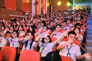 Tân sinh viên Trường Đại học Sư phạm TPHCM trong năm học mới. Ảnh: HCMUE.