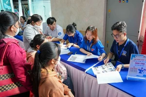Sinh viên nhập học tại Trường Đại học Nguyễn Tất Thành. Ảnh: NTTU. 