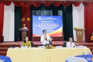 Đoàn chủ trì hội thảo. Ảnh: NTCC. 