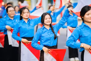 Chương trình đồng diễn chào mừng Kỷ niệm 95 năm Ngày Thành lập Đoàn TNCS Hồ Chí Minh. Ảnh: Thành đoàn TPHCM. 