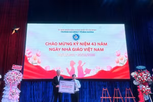 Rohto-Mentholatum (Việt Nam) trao học bổng tiếp sức thế hệ dược sĩ tương lai