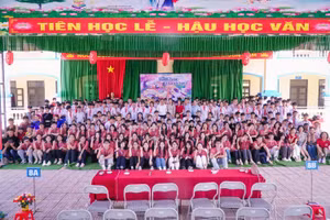 Các bạn trẻ thuộc Ban Tổ chức Libreria Project tại trường TH&THCS Hữu Liên trong sự kiện ngày 16/5.
