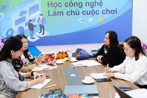 Đại diện các trường đại học chia sẻ tại chương trình. Ảnh: P.V.