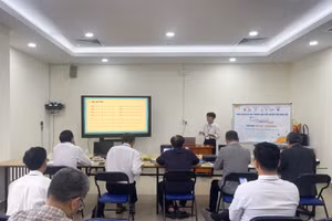 Thanh Toàn trình bày đề tài nghiên cứu khoa học của mình tại Giải thưởng Sinh viên nghiên cứu khoa học - Euréka lần thứ 26 năm 2024. Ảnh: NVCC. 