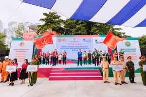 Toàn cảnh lễ ra quân chiến dịch. Ảnh: T.P.