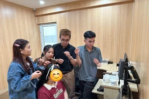 Nhóm sinh viên đạt giải nhất nghiên cứu về trầm cảm của học sinh. Ảnh: NVCC.