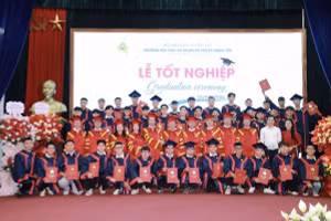 Gần 2.000 sinh viên Trường Đại học Sư phạm Kỹ thuật Hưng Yên nhận bằng tốt nghiệp