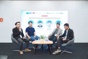 Các diễn giả chia sẻ kinh nghiệm triển khai AI trong môi trường vận hành thực tế của doanh nghiệp tại hội thảo Swin- AAIIIS 2026.