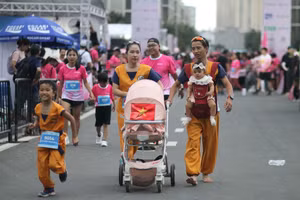 2025 là năm đầu tiên Giải chạy Hồng mở đường chạy 2km. Ảnh: BCNV. 