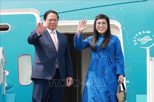 Thủ tướng Phạm Minh Chính và Phu nhân Lê Thị Bích Trân rời Thủ đô Hà Nội, lên đường tham dự Hội nghị Thượng đỉnh BRICS mở rộng năm 2025 tại Brazil. (Ảnh: Dương Giang/TTXVN)