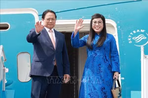 Thủ tướng Phạm Minh Chính và Phu nhân Lê Thị Bích Trân rời Thủ đô Hà Nội, lên đường tham dự Hội nghị Thượng đỉnh BRICS mở rộng năm 2025 tại Brazil. (Ảnh: Dương Giang/TTXVN)