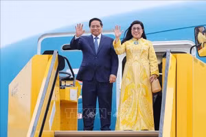 Thủ tướng Phạm Minh Chính và Phu nhân bắt đầu chuyến thăm chính thức Thụy Điển. (Ảnh: Dương Giang/TTXVN)