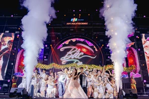 Hoà Minzy, RHYDER cực cháy và loạt nghệ sĩ khuấy đảo sân khấu sinh viên Đà Nẵng