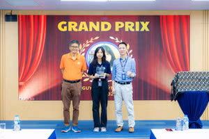 Nguyễn Quỳnh Mai nhận giải học viên xuất sắc nhất năm học 2023 - 2024 của FCT.