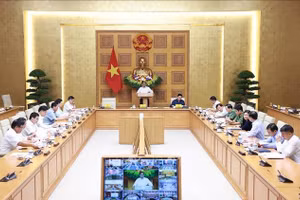 Thủ tướng Phạm Minh Chính chủ trì họp triển khai giải pháp khắc phục hậu quả bão số 10. Ảnh: Dương Giang/TTXVN