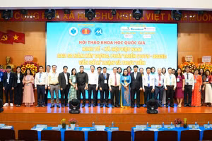 Đại biểu và các nhà khoa học tham dự Hội thảo khoa học quốc gia. Ảnh: HUIT. 