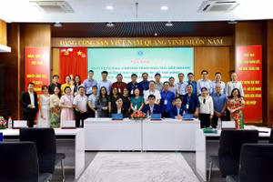 Tọa đàm thu hút sự tham dự của nhiều nhà quản lý, nhà khoa học, chuyên gia và đại diện các đơn vị tuyển dụng. Ảnh: HCMULAW. 