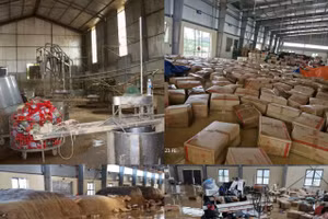 Xưởng miến của Hợp tác xã Việt Cường ngập hoàn toàn trong nước lũ.