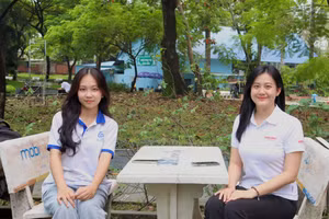 Lê Diễm Quỳnh Như (trái) chia sẻ cùng Báo Giáo dục và Thời đại. Ảnh: Cát Vy. 