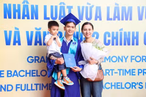 Cử nhân Luật hình thức vừa làm vừa học và văn bằng 2 hệ chính quy năm 2026. Ảnh: HCMULAW.