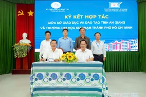 Lễ ký kết hợp tác giữa Trường Đại học Sư phạm TPHCM và Sở GD&ĐT An Giang. Ảnh: HCMUE. 