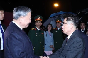 Các lãnh đạo Triều Tiên tiễn Tổng Bí thư Tô Lâm tại Sân bay quốc tế Bình Nhưỡng. Ảnh: Thống Nhất/TTXVN