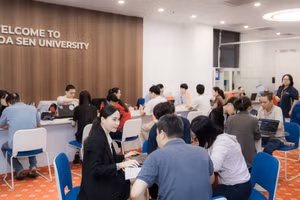 Thí sinh nhập học tại Trường Đại học Hoa Sen. Ảnh: HSU. 