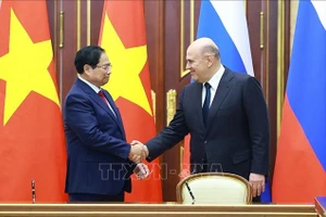 Thủ tướng Phạm Minh Chính và Thủ tướng Liên bang Nga Mikhail Mishustin. Ảnh: Dương Giang/TTXVN