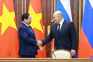 Thủ tướng Phạm Minh Chính và Thủ tướng Liên bang Nga Mikhail Mishustin. Ảnh: Dương Giang/TTXVN