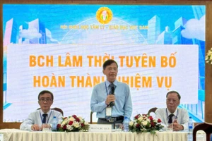Đoàn Chủ tịch Đại hội Đại biểu lần thứ I, Hội Khoa học Tâm lý - Giáo dục TPHCM. Ảnh: Thùy Linh. 