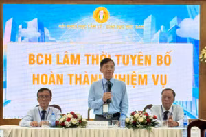 Đoàn Chủ tịch Đại hội Đại biểu lần thứ I, Hội Khoa học Tâm lý - Giáo dục TPHCM. Ảnh: Thùy Linh. 
