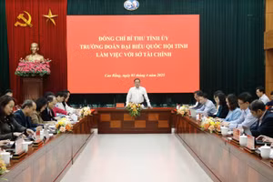 Bí thư Tỉnh ủy Quản Minh Cường làm việc với Sở Tài chính.