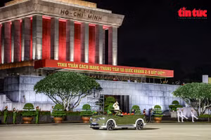 Tối 21/8, hoạt động tổng hợp luyện lần 1 các lực lượng vũ trang tham gia diễu binh, diễu hành trong Lễ kỷ niệm 80 năm Cách mạng tháng Tám thành công và Quốc khánh 2/9 diễn ra tại Quảng trường Ba Đình (Hà Nội).