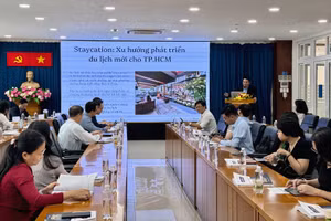 Diễn giả trình bày tham luận tại hội thảo. Ảnh: Thùy Linh. 