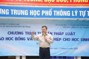 Trường Đại học Luật TPHCM tư vấn hướng nghiệp tại tỉnh Khánh Hòa. Ảnh: HCMULAW. 